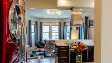 Dog-friendly Downton Annie #3 in the heart of Downtown 20% Discount Code GOLOCAL20