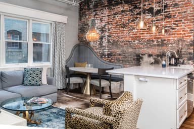 80 LEX 203 Eclectic Industrial Apt in the heart of Downtown 20% Discount Code GOLOCAL20